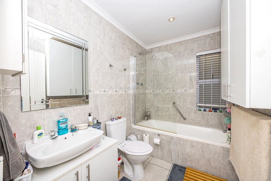2 Bedroom Property for Sale in Bothasig Western Cape